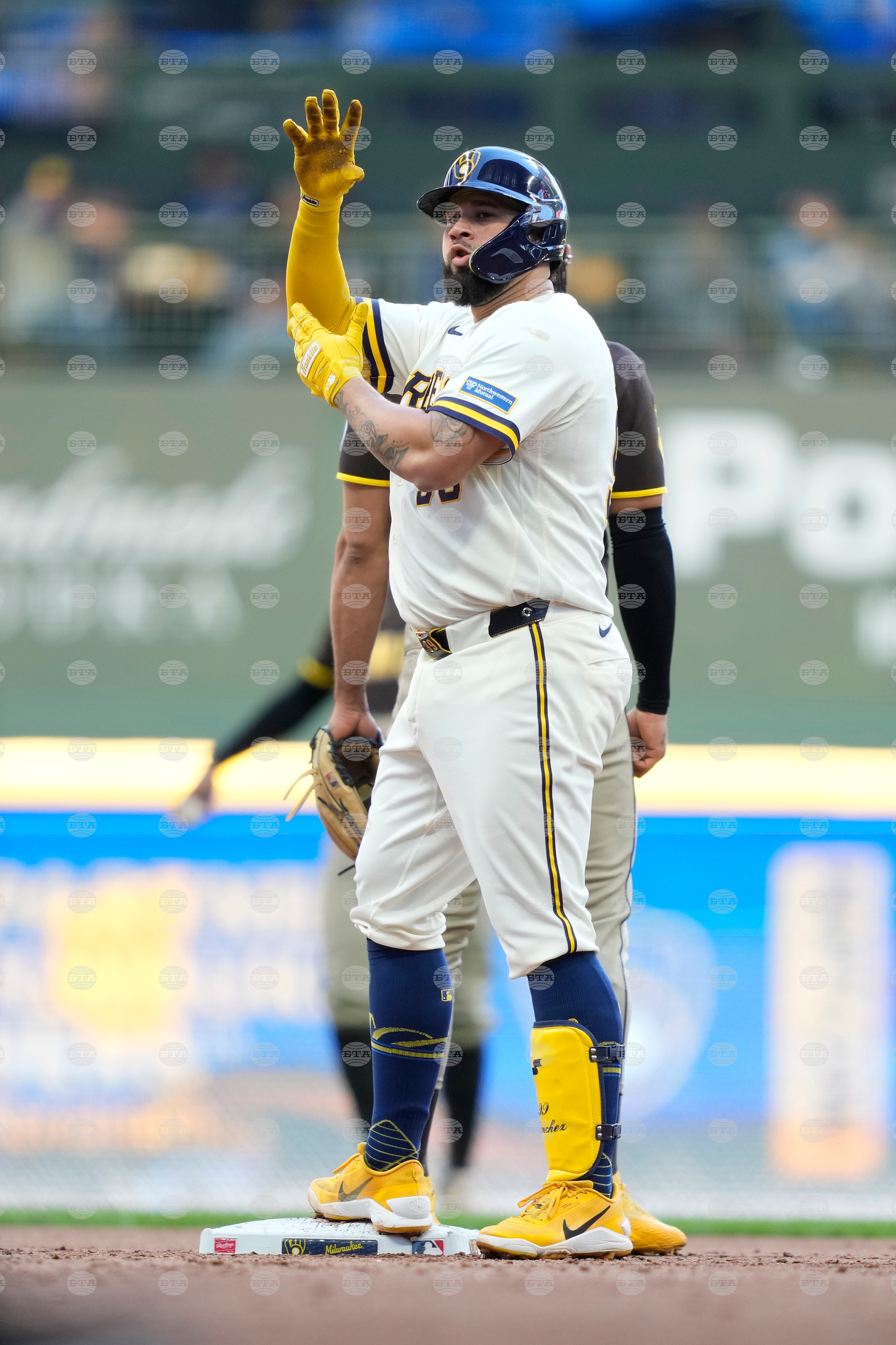 Padres Brewers Baseball