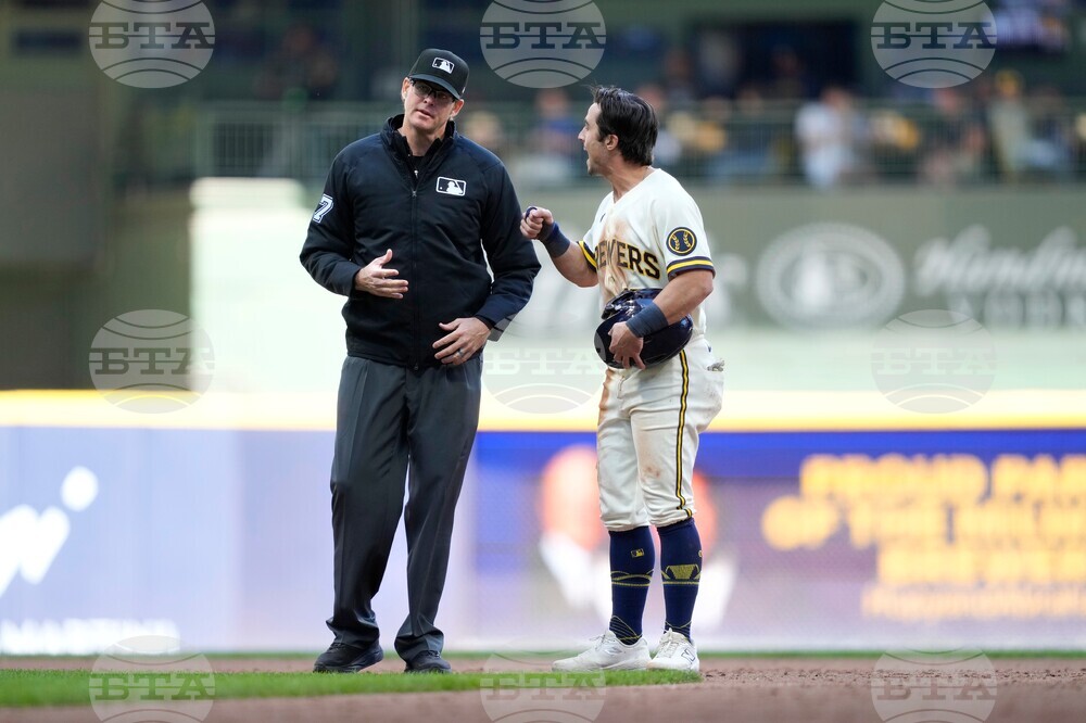 Padres Brewers Baseball