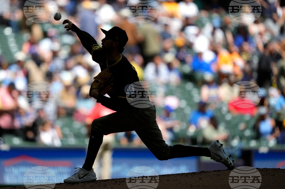 Padres Brewers Baseball