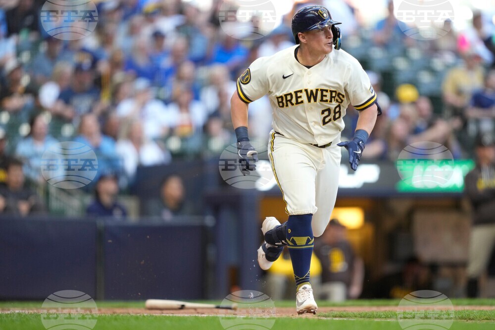Padres Brewers Baseball