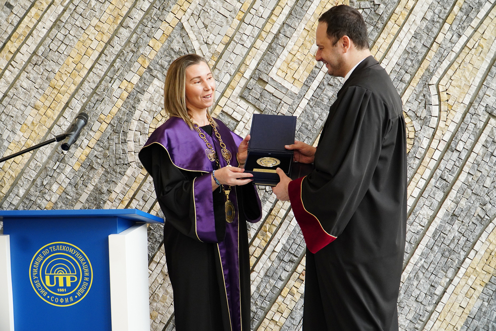 Петър Витанов получи титлата "Доктор хонорис кауза" на Висшето училище по телекомуникации и пощи