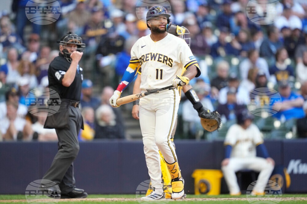 Padres Brewers Baseball