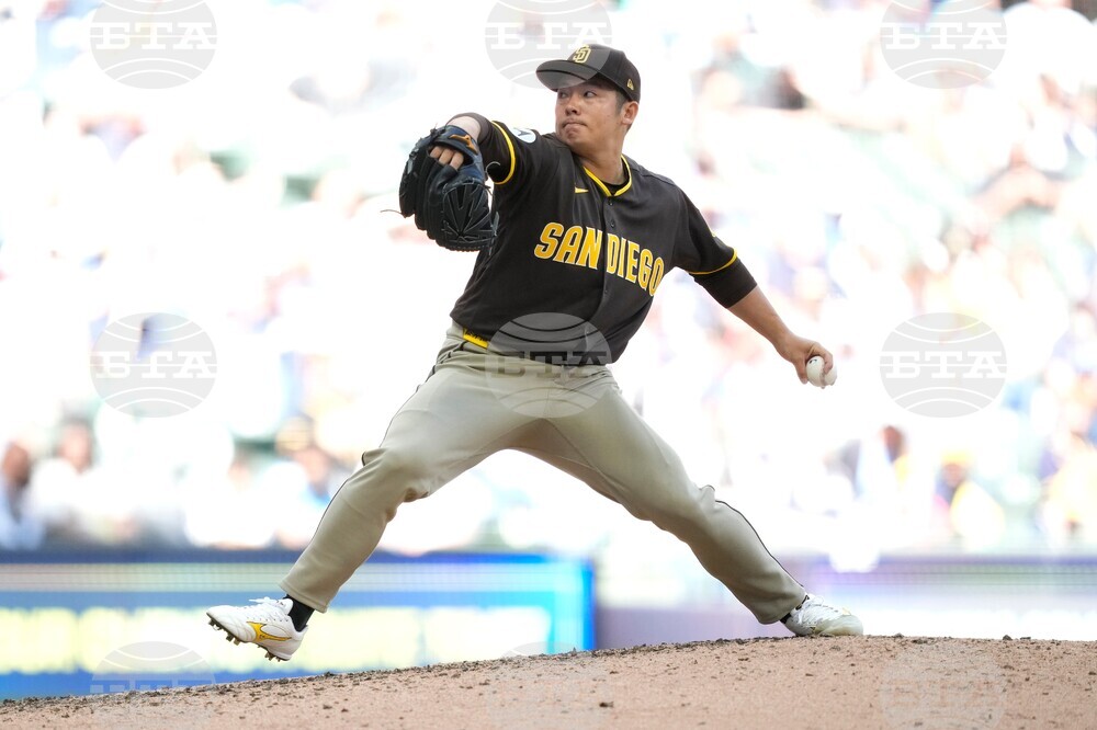 Padres Brewers Baseball