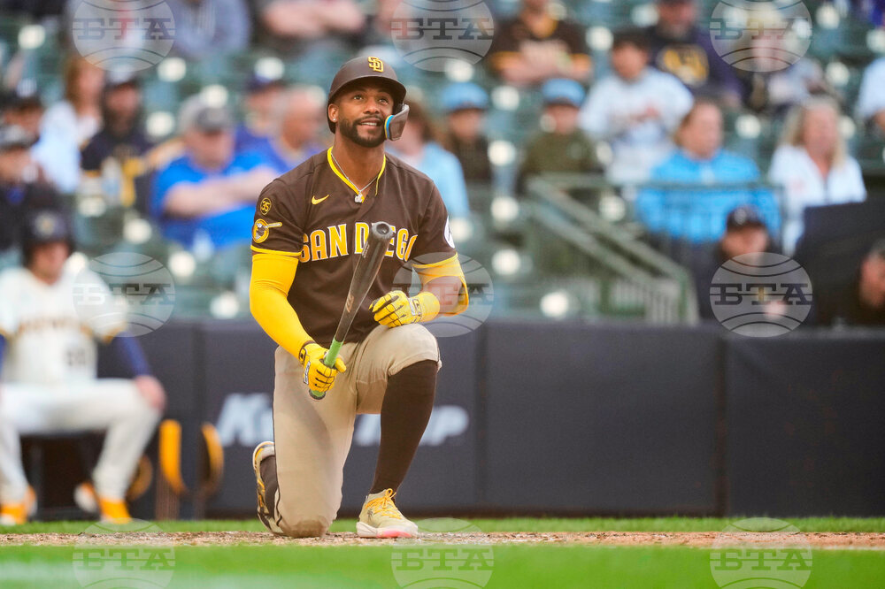 Padres Brewers Baseball