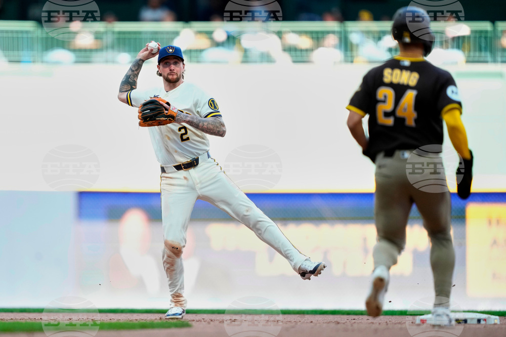 Padres Brewers Baseball