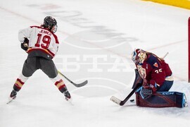 PWHL Charge Victoire Hockey