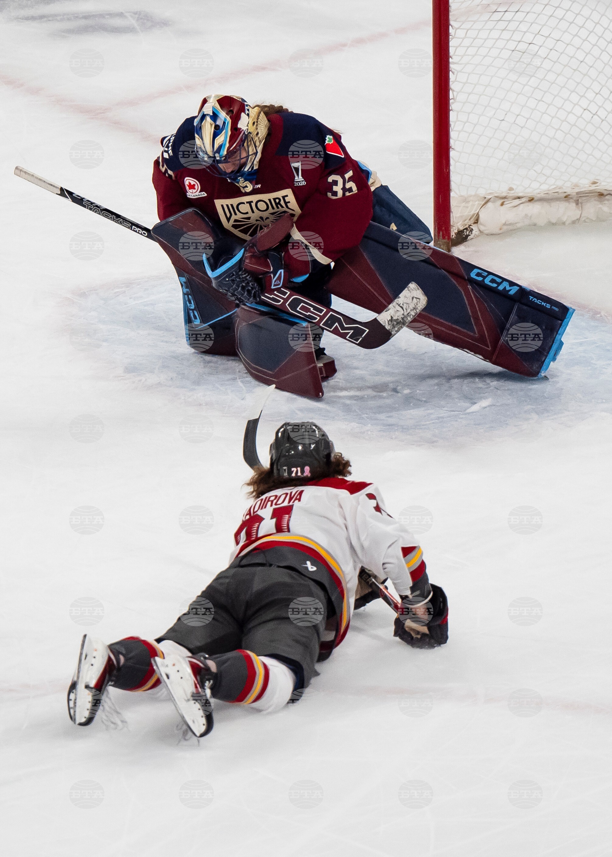 PWHL Charge Victoire Hockey