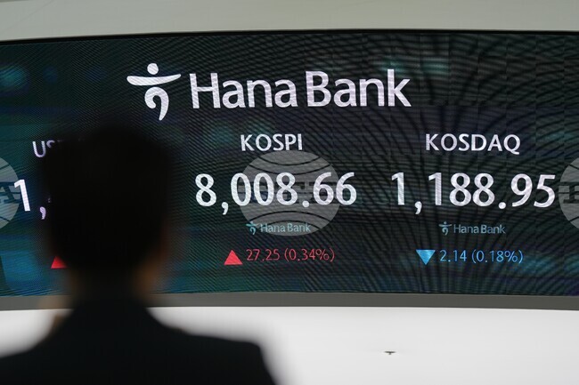 Предимно със спадове завършиха азиатските борсови сесии, южнокорейският KOSPI се срина с над 6 на сто след отбелязан рекорден връх