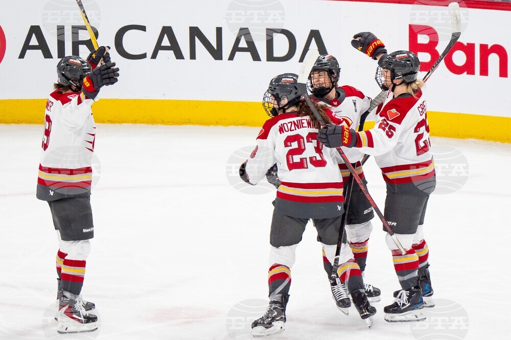 PWHL Charge Victoire Hockey