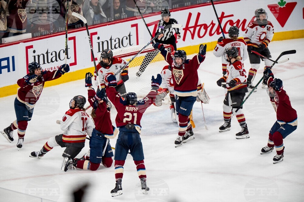 PWHL Charge Victoire Hockey