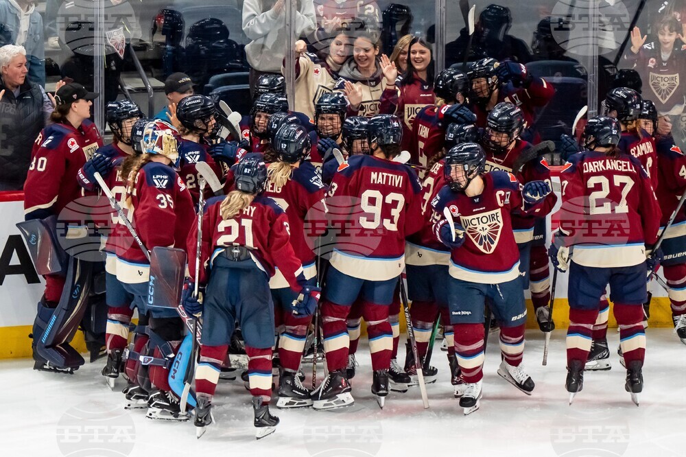 PWHL Charge Victoire Hockey