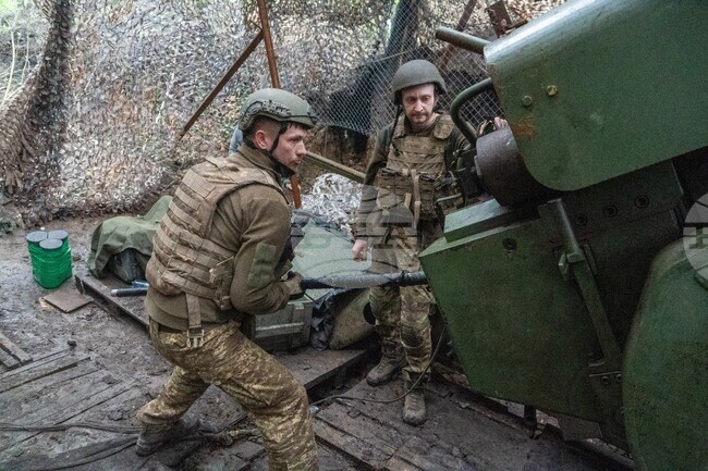 Руските войски изтласкаха украинските сили от две села в Украйна; двете страни си размениха телата на близо 600 от загиналите си войници