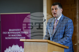 Факултет по журналистика и масова комуникация - дипломи - връчване - Милен Митев