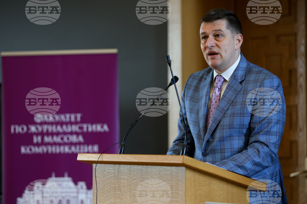 Факултет по журналистика и масова комуникация - дипломи - връчване - Милен Митев