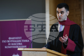 Факултет по журналистика и масова комуникация - дипломи - връчване - Петър Желев
