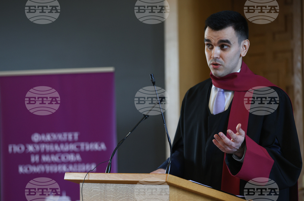 Факултет по журналистика и масова комуникация - дипломи - връчване - Петър Желев