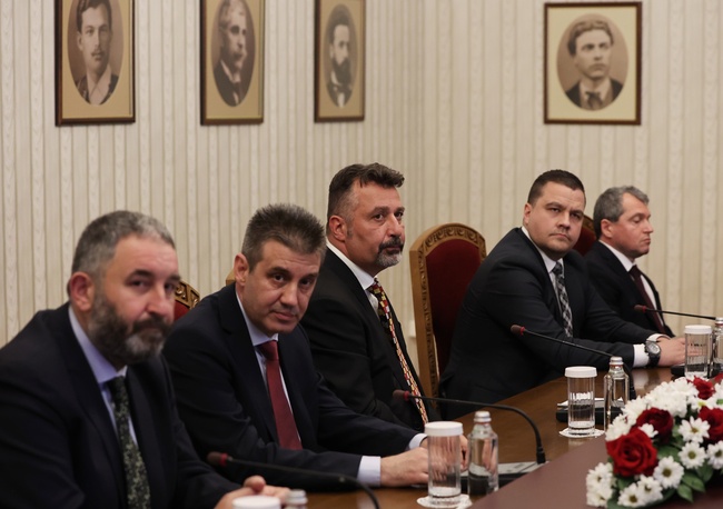 President Holds Consultations with There Is Such a People Party
