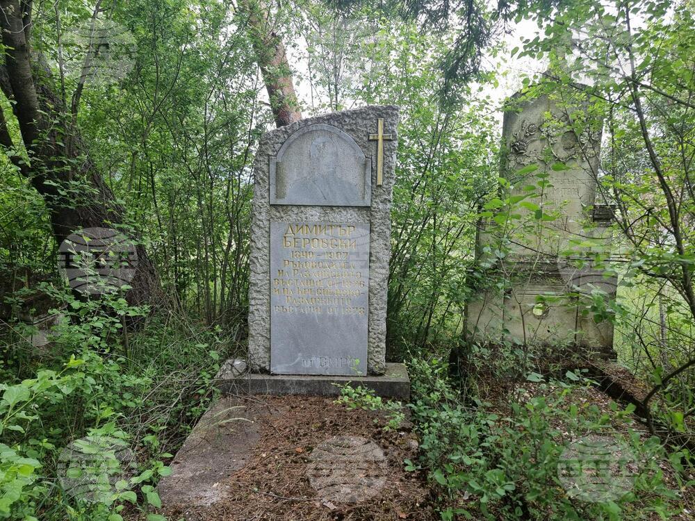 Село Долна Гращица - Димитър Попгеоргиев Беровски - гроб