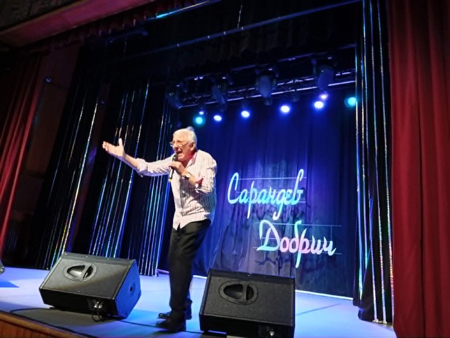 Музика, усмивки и аплодисменти изпълниха Младежки център – Добрич