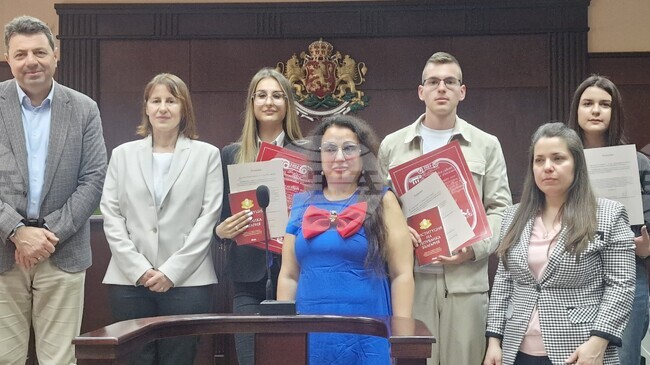 В Хасково бяха отличени гимназистите в първия регионален конкурс за есе, посветено на ролята и значението на правовия ред и правовата държава