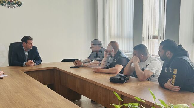 Представители на ямболския мотоклуб „Ездачите” представиха исканията си на среща с областния управител