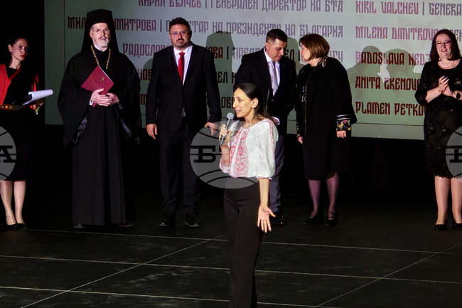 Фолклорът е това, което ни събира и ни държи заедно толкова години, каза в Мюнхен Радослава Недялкова, председател на Асоциацията на българските фолклорни състави в чужбина