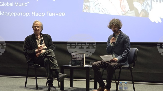 Мисля, че музиката е обвързана с политиката по един или друг начин, каза продуцентът Джо Бойд на литературна среща в София