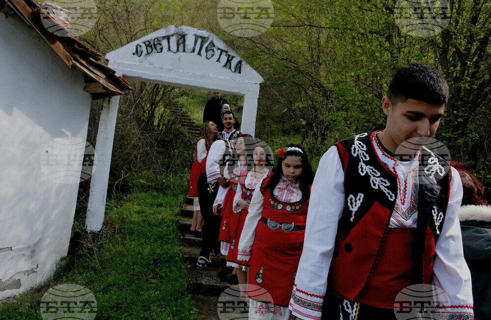 Село Зидарово - храм - света литургия
