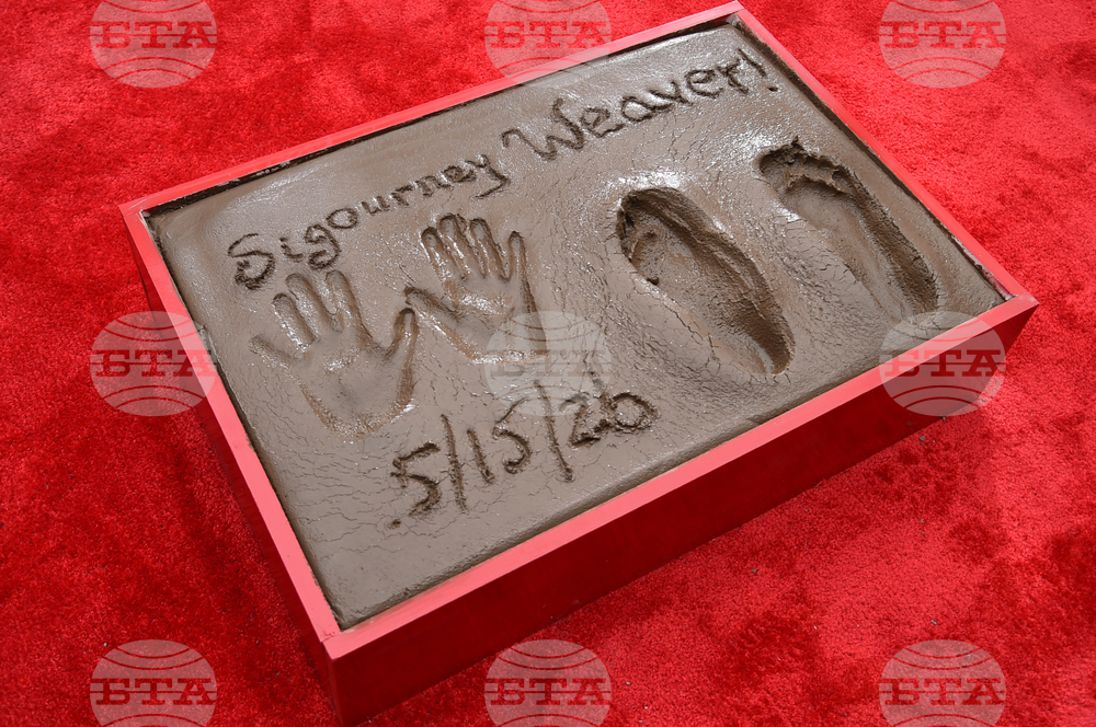 Sigourney Weaver Hand and Footprint Ceremony