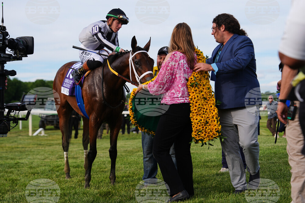 Black Eyed Susan Horse Racing