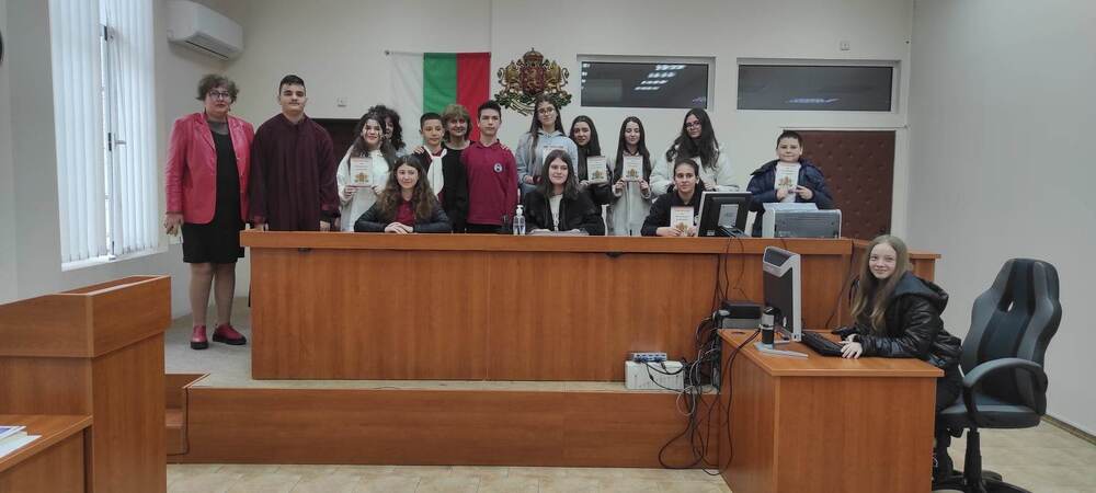 Окръжен съд – Търговище: С лекция и симулиран съдебен процес пред ученици от Първо ОУ „Христо Ботев“ съдия Бисера Максимова закри Дните на отворените врати