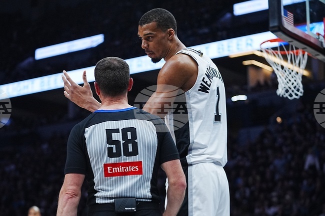 Spurs Timberwolves Basketball