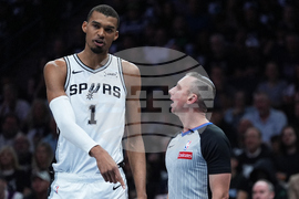 Spurs Timberwolves Basketball