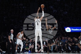 Spurs Timberwolves Basketball
