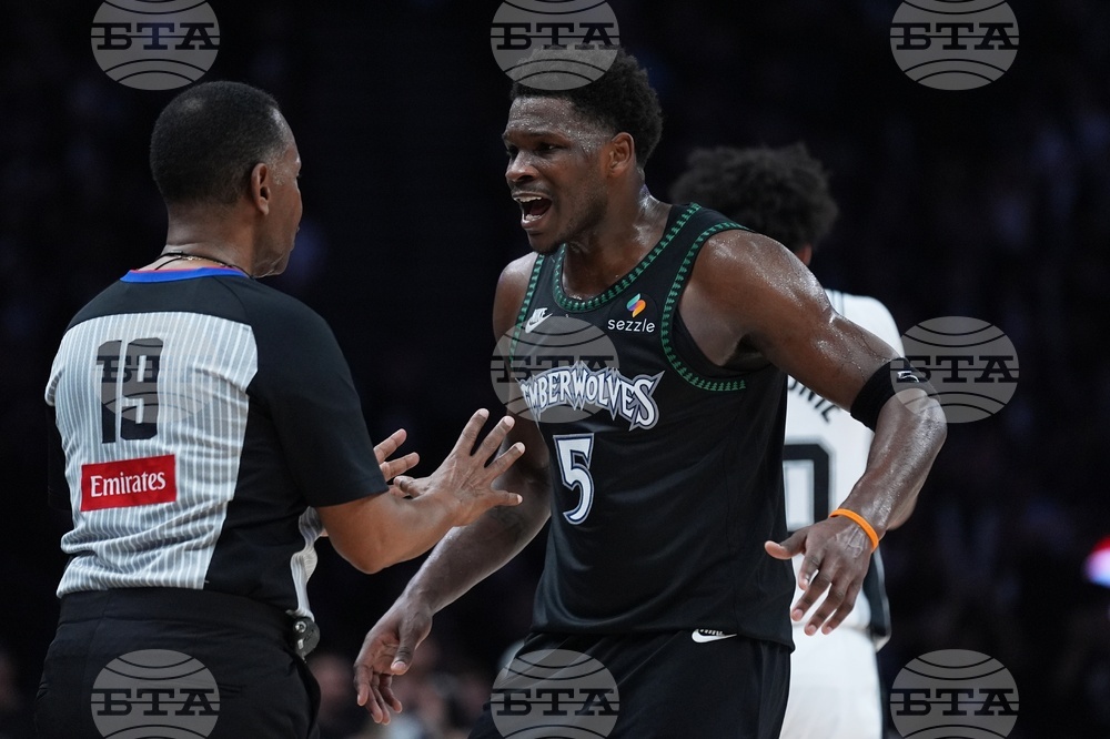 Spurs Timberwolves Basketball