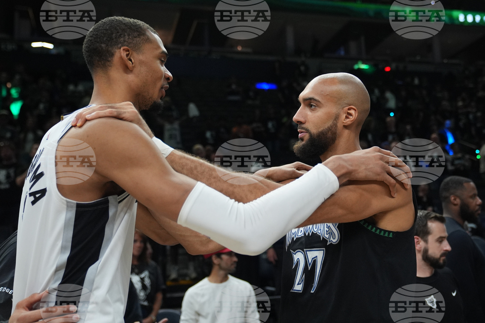 Spurs Timberwolves Basketball