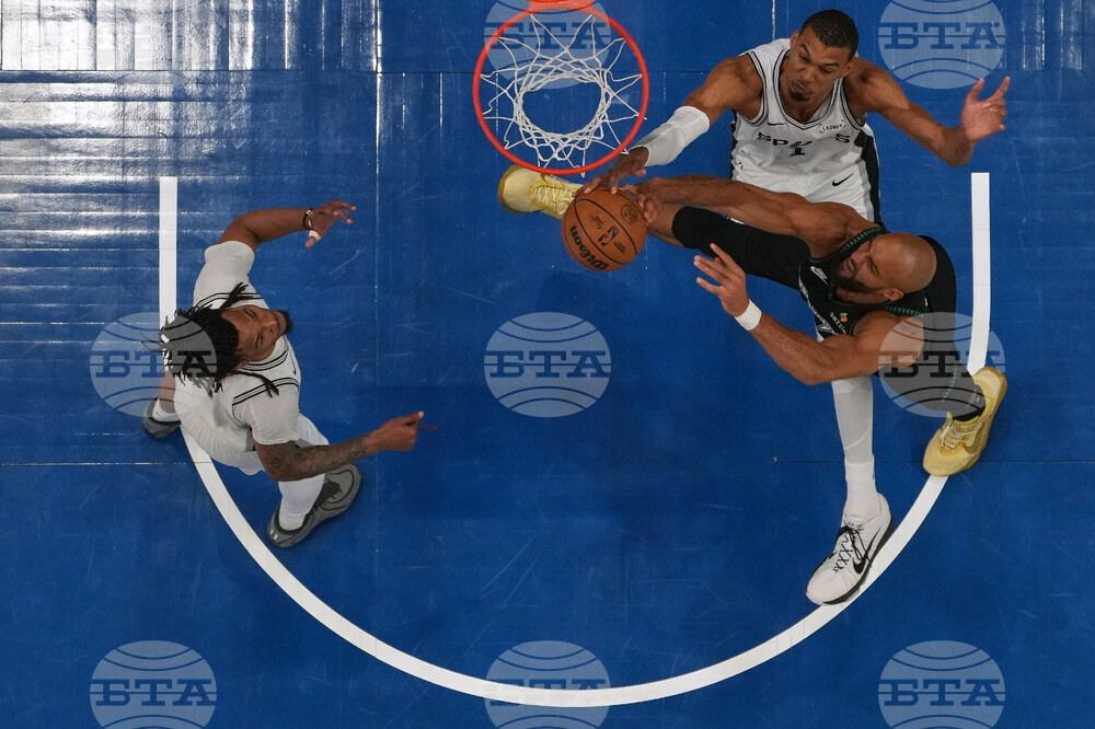 Spurs Timberwolves Basketball
