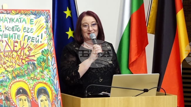 Българското училище в чужбина не е даденост, каза Райна Манджукова, директор на Изпълнителната агенция за българите в чужбина