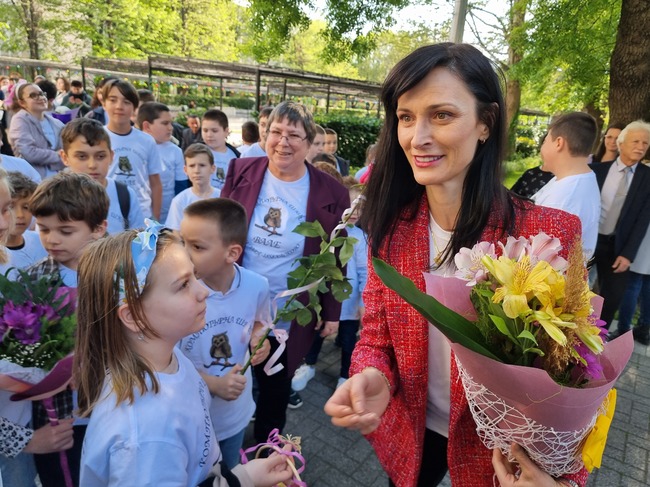 Трябва да обръщаме специално внимание на темата с изкуствения интелект, каза в Хасково европейският комисар Мария Габриел