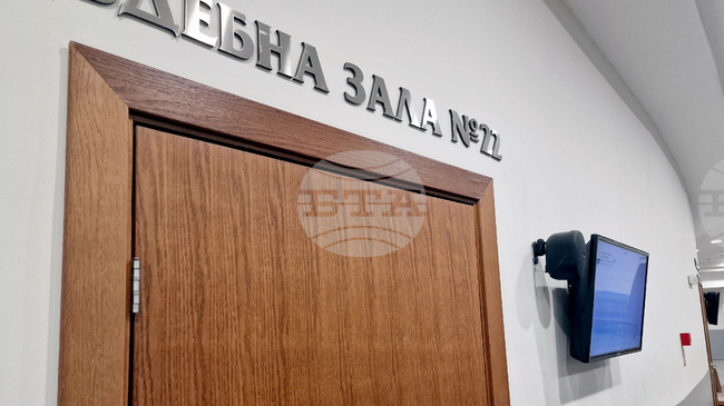 Съдът остави в ареста 22-годишен мъж за компютърна измама, причинила вреда на банка