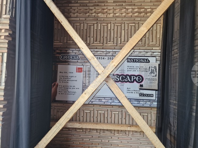 Проектът Escape Room преобразява гръцкия павилион на тазгодишното Венецианско биенале в съвременна интерпретация на Платоновата пещера