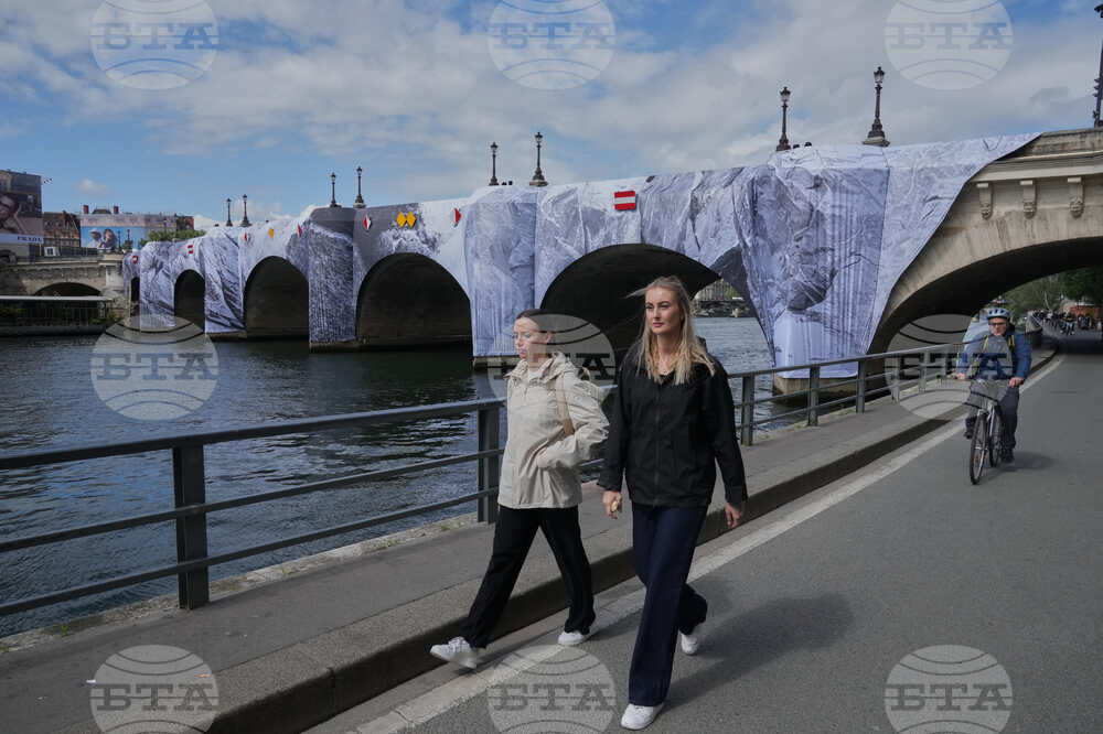 France Wrapped Bridge