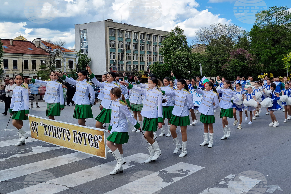 Шумен - Национален фестивал на мажоретния танц „Мадарски конник“