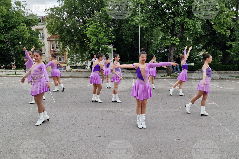 Шумен - Национален фестивал на мажоретния танц „Мадарски конник“