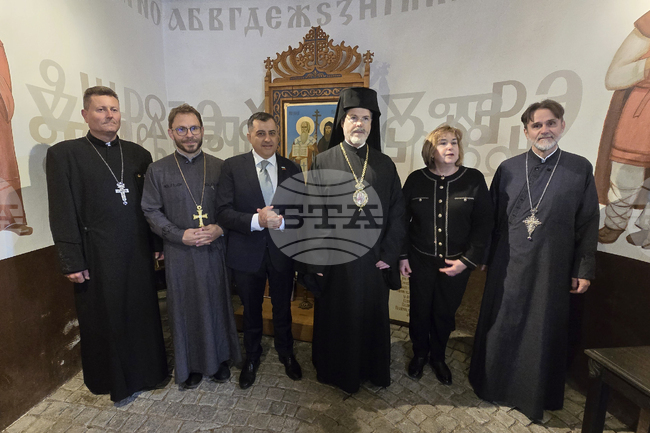 Делегация, водена от генералния консул на България в Мюнхен Стефан Йонков, посети българския параклис „Св. св. Кирил и Методий“ в Елванген