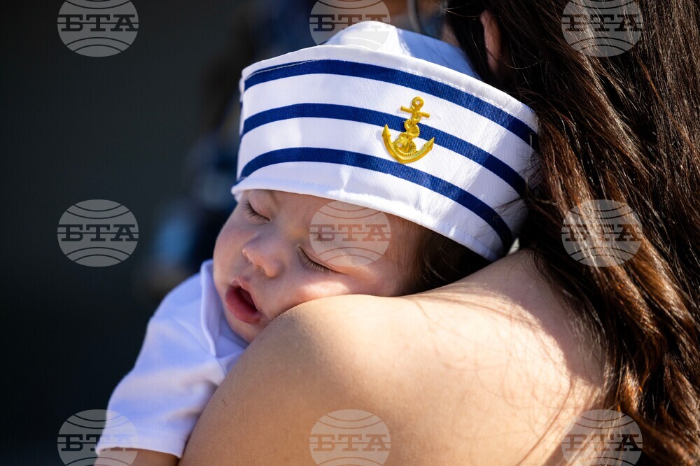 US Military Aircraft Carrier Homecoming