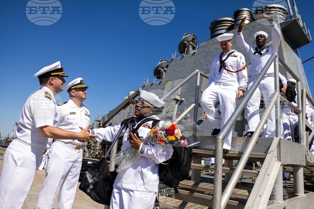 US Military Aircraft Carrier Homecoming