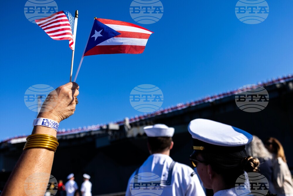 US Military Aircraft Carrier Homecoming