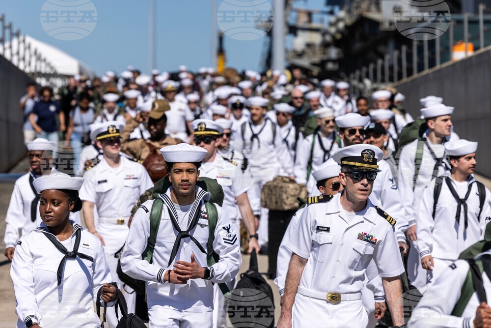US Military Aircraft Carrier Homecoming