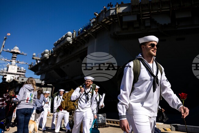 APTOPIX US Military Aircraft Carrier Homecoming